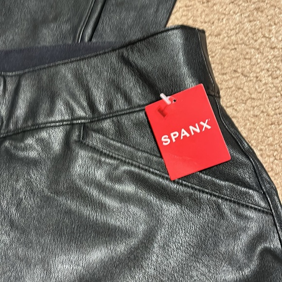 Brand new Spanx leather flare pants 1X - Picture 3 of 4